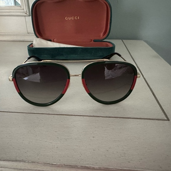 Authentic Gucci unisex sunglasses😎 - Picture 3 of 7